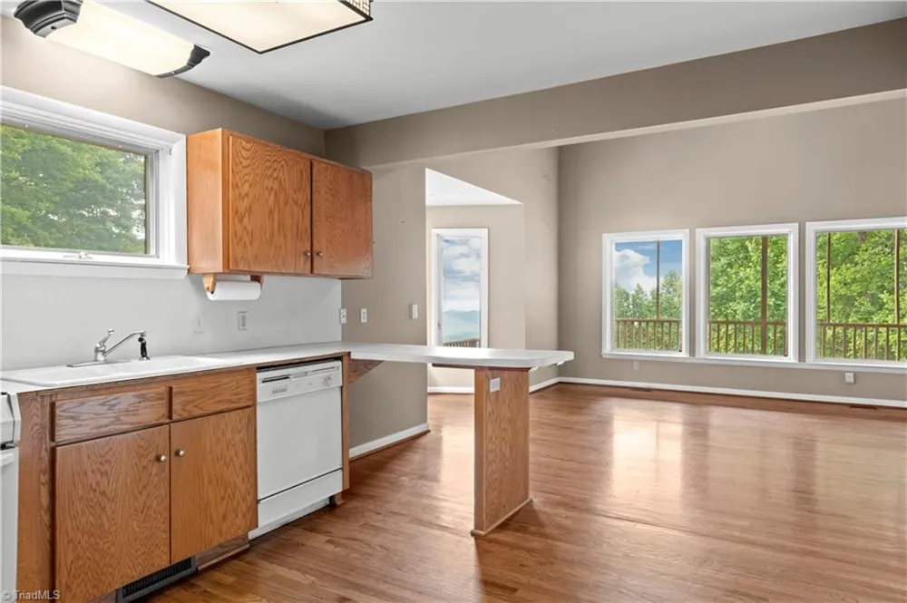 576 Lake Vista Drive Glade Valley, NC 28627
