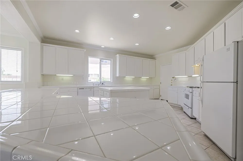 42327 42nd Street W Quartz Hill, CA 93536