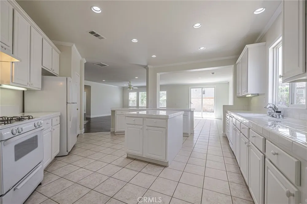 42327 42nd Street W Quartz Hill, CA 93536