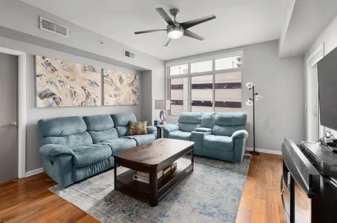 54 Rainey Street #609