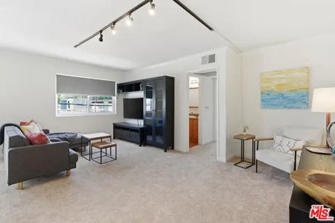 1015 E Spazier Avenue #205