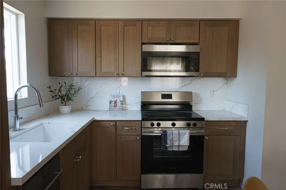 2015 San Francisco Avenue Long Beach, CA 90806