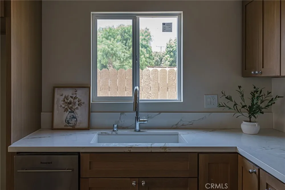 2015 San Francisco Avenue Long Beach, CA 90806