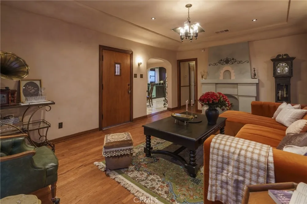 2015 San Francisco Avenue Long Beach, CA 90806