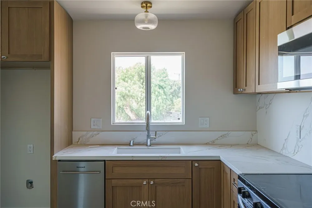 2015 San Francisco Avenue Long Beach, CA 90806