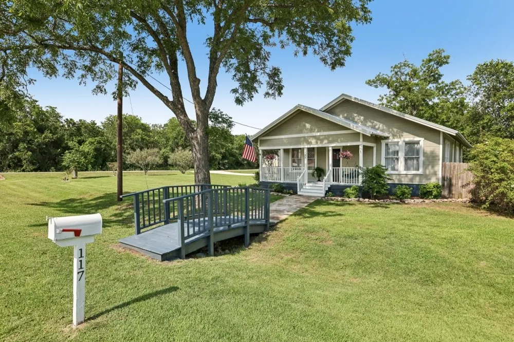 117 Main Street Paige, TX 78659