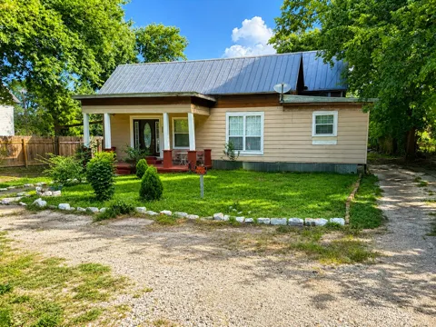 328 W Pietzsch Street