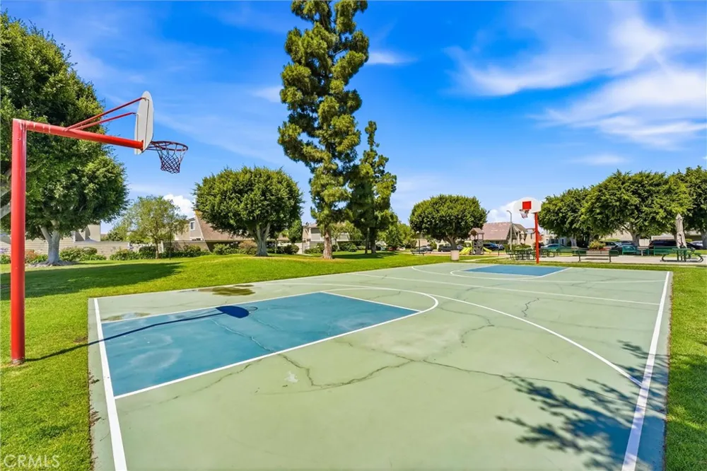 104 Oval Irvine, CA 92604