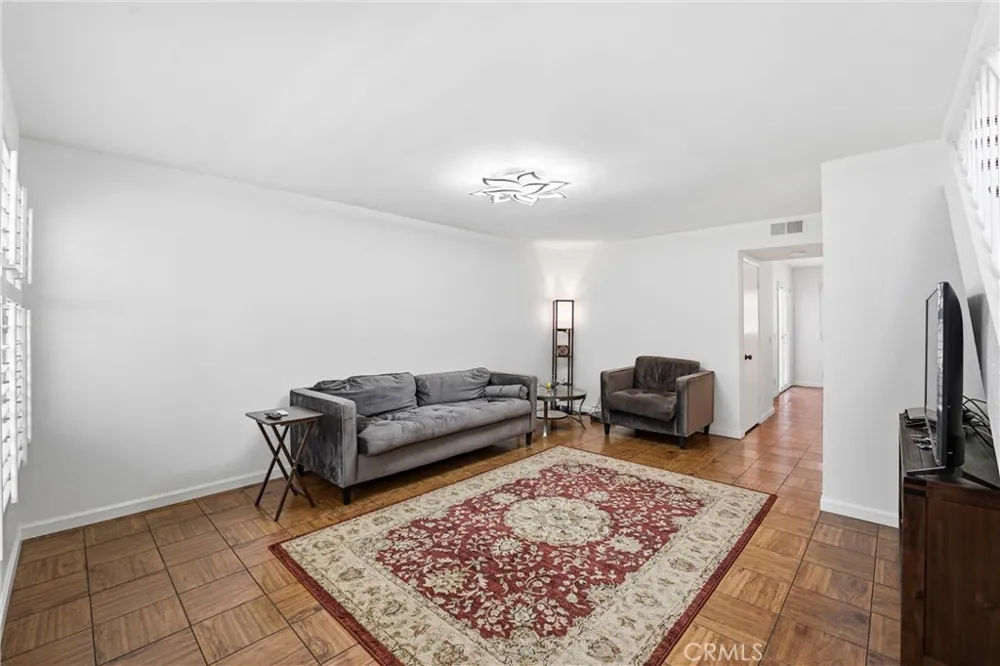 104 Oval Irvine, CA 92604