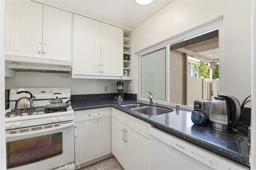 104 Oval Irvine, CA 92604