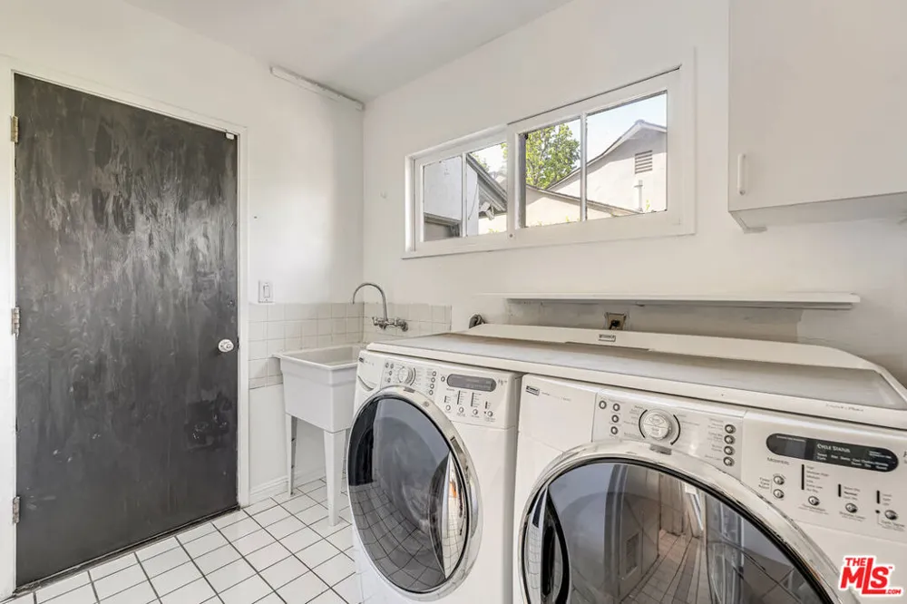 6626 Burnet Avenue Van Nuys, CA 91405