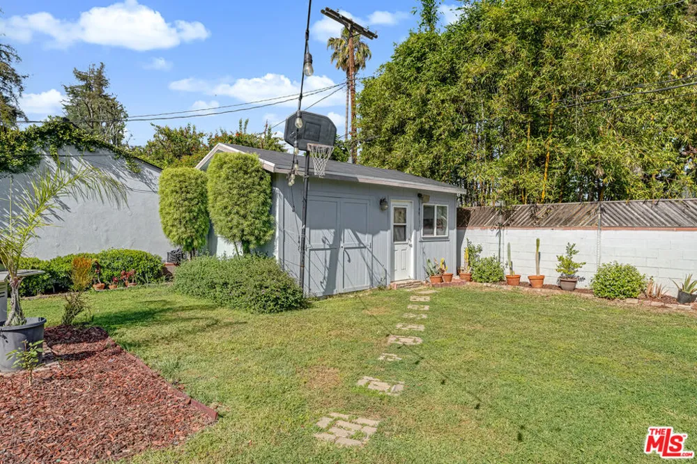 6626 Burnet Avenue Van Nuys, CA 91405