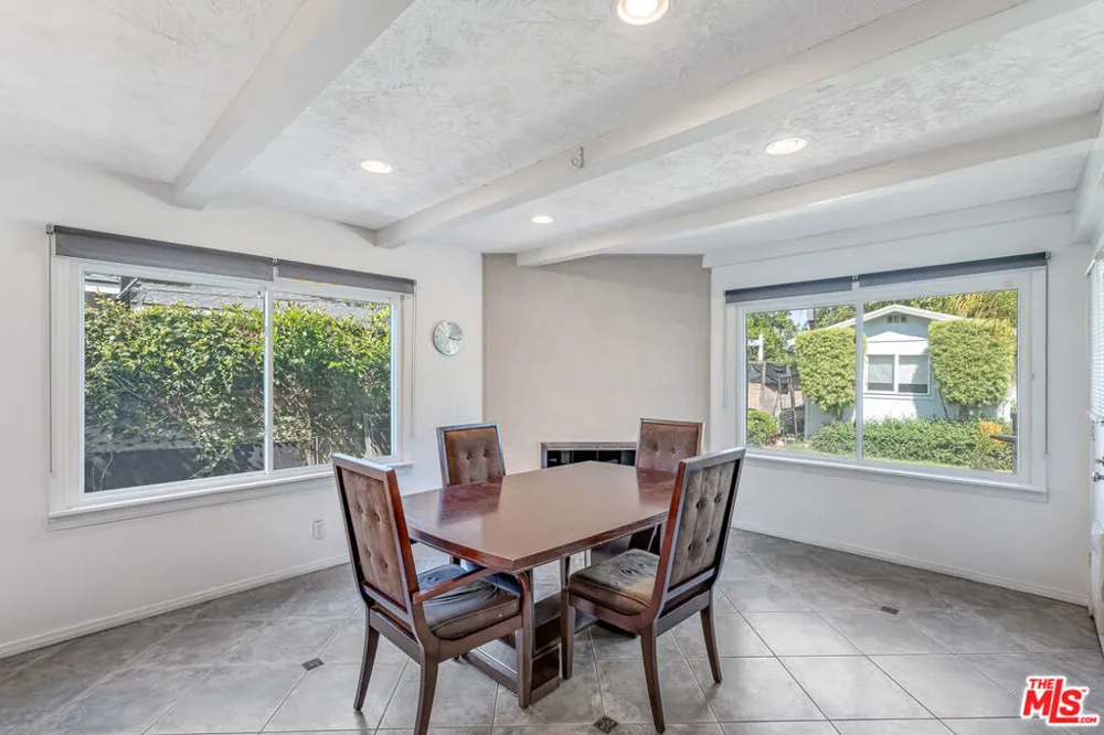 6626 Burnet Avenue Van Nuys, CA 91405