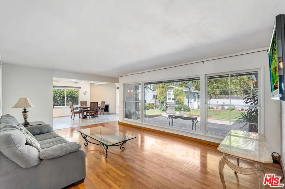 6626 Burnet Avenue Van Nuys, CA 91405