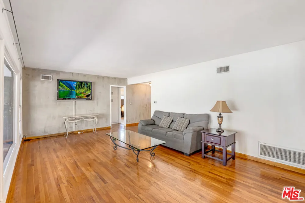 6626 Burnet Avenue Van Nuys, CA 91405