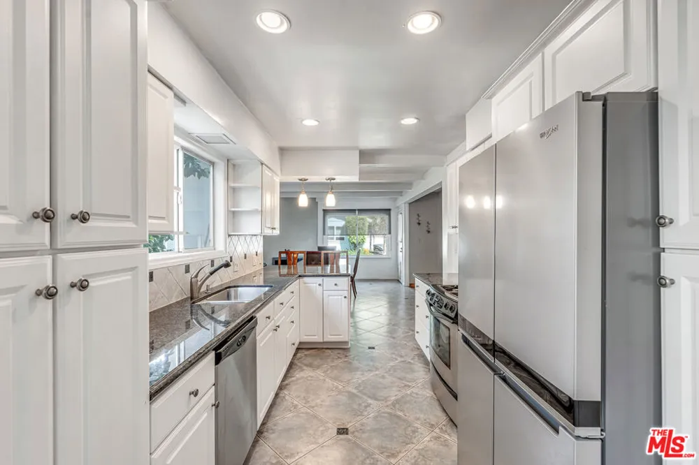 6626 Burnet Avenue Van Nuys, CA 91405