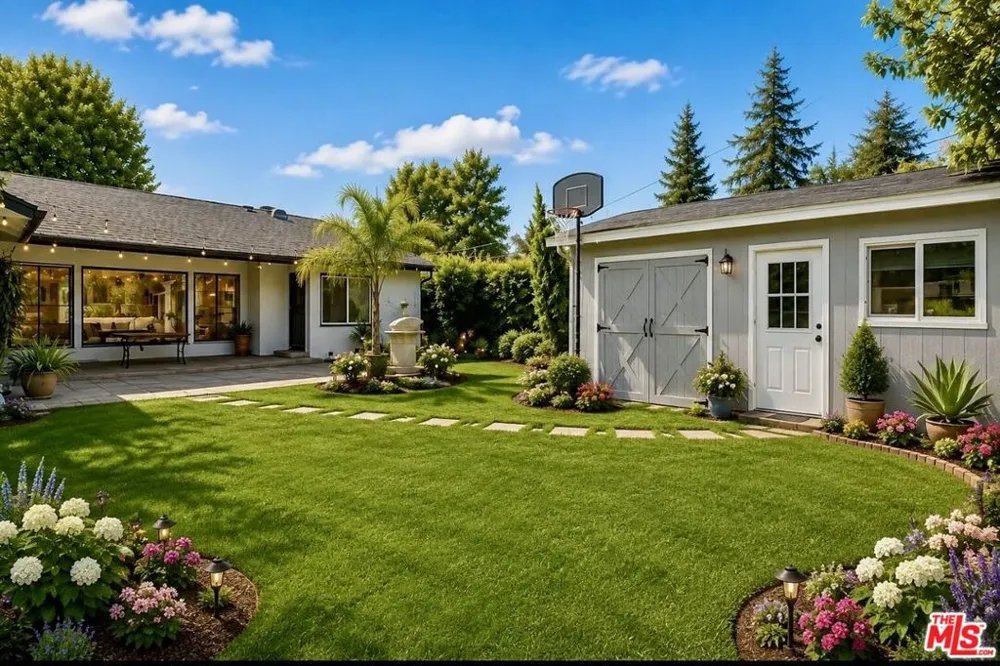 6626 Burnet Avenue Van Nuys, CA 91405