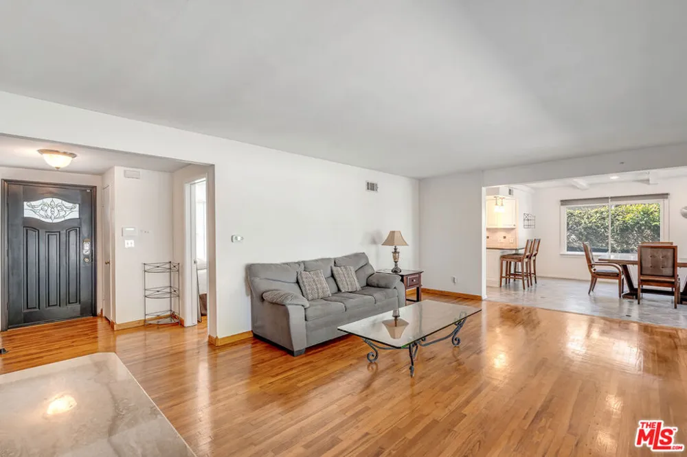 6626 Burnet Avenue Van Nuys, CA 91405