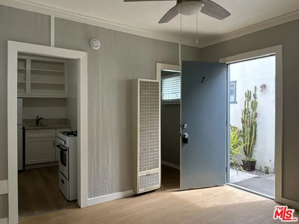 27 Eastwind Street #7 Marina del Rey, CA 90292