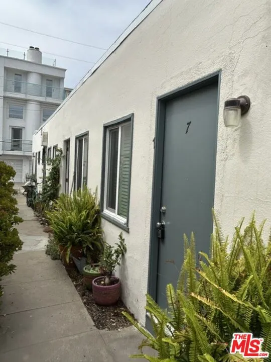 27 Eastwind Street #7 Marina del Rey, CA 90292