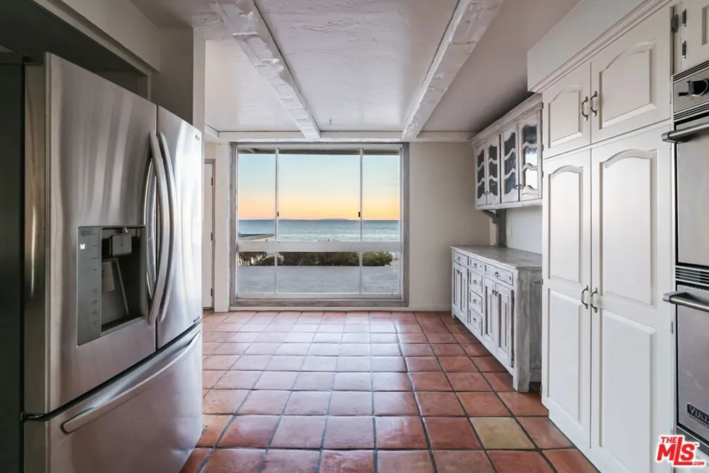 22548 Pacific Coast Highway #101 Malibu, CA 90265