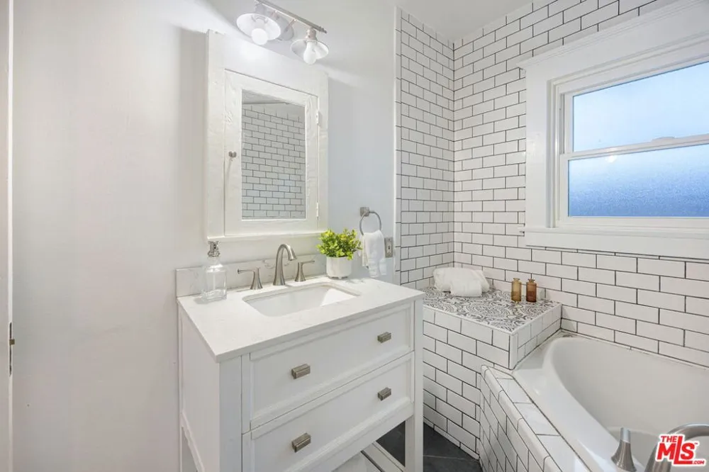 5802 Lexington Avenue Los Angeles, CA 90038