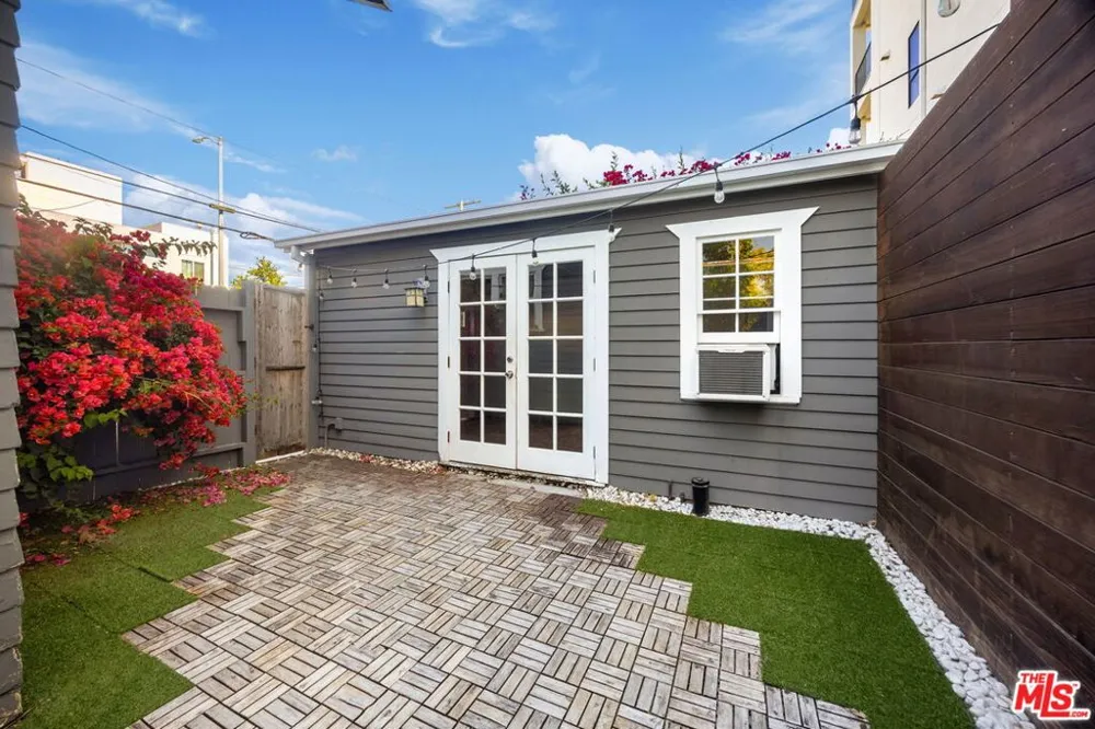 5802 Lexington Avenue Los Angeles, CA 90038