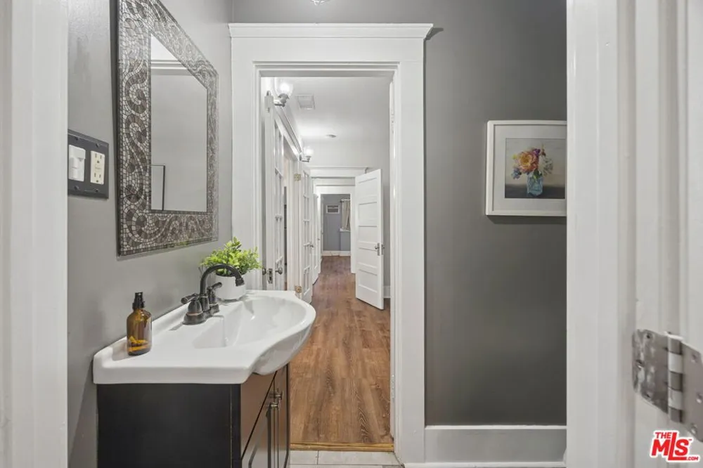 5802 Lexington Avenue Los Angeles, CA 90038