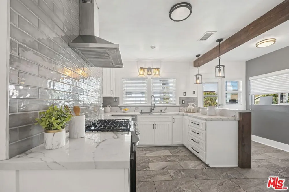 5802 Lexington Avenue Los Angeles, CA 90038