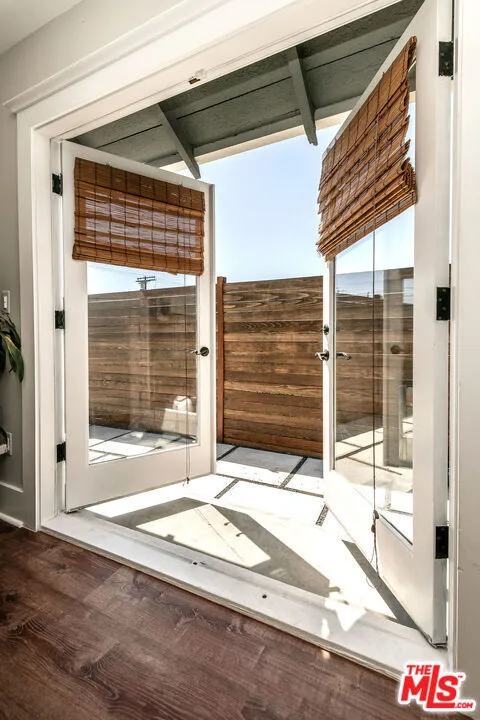 5802 Lexington Avenue Los Angeles, CA 90038