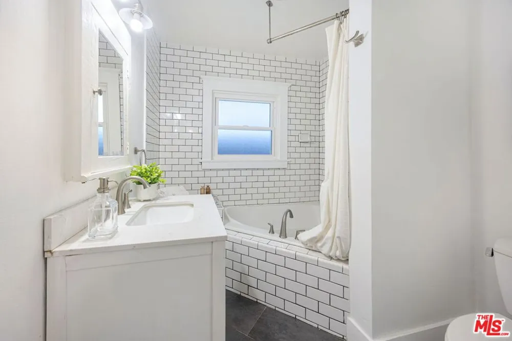 5802 Lexington Avenue Los Angeles, CA 90038