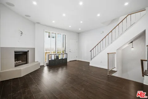 10229 Variel Avenue #12