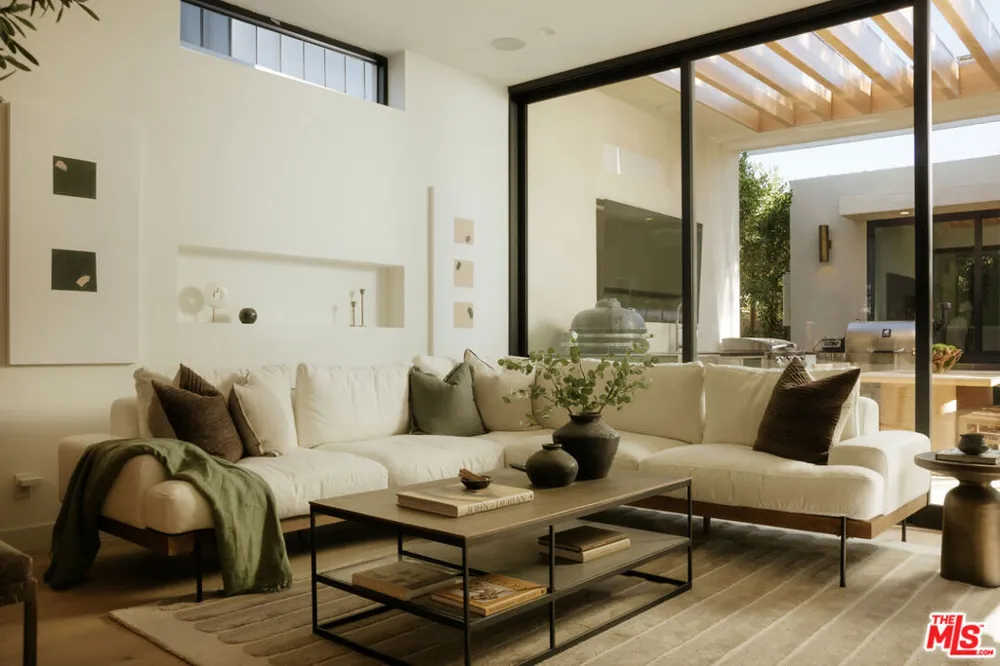 8906 Hubbard Street Culver City, CA 90232