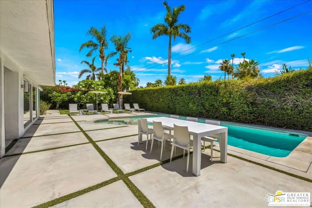 1250 S Paseo De Marcia Palm Springs, CA 92264