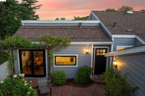 1912 Ascot Dr