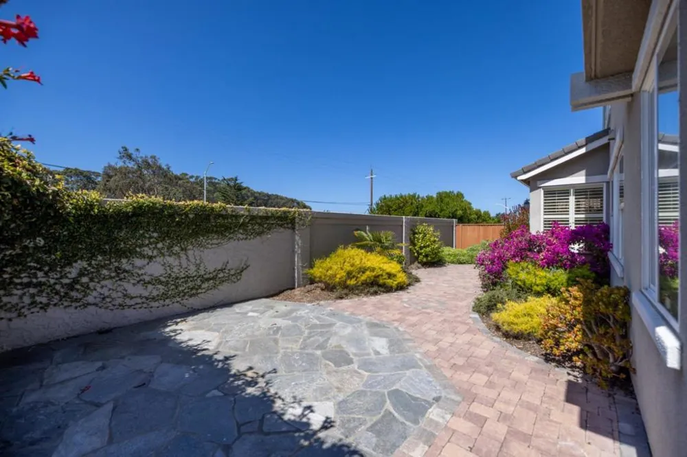 4890 Peninsula Point Drive Seaside, CA 93955