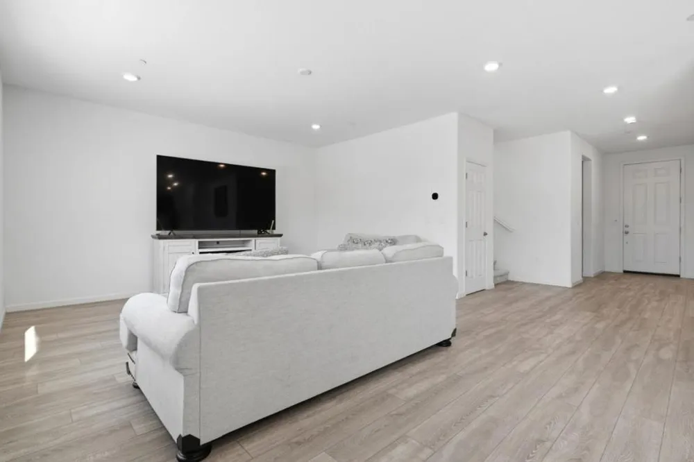 2091 Mint Drive Hollister, CA 95023