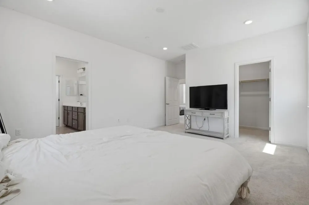 2091 Mint Drive Hollister, CA 95023