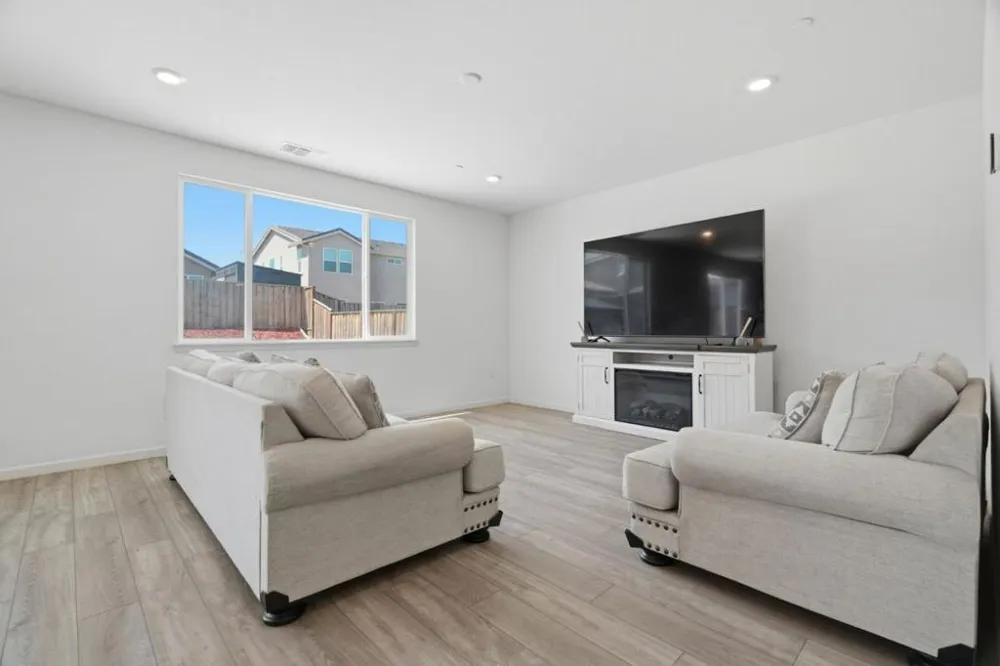 2091 Mint Drive Hollister, CA 95023