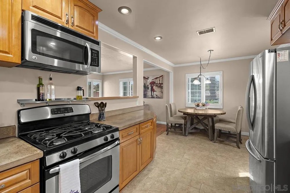 1157 Via Loma Vista El Cajon, CA 92019