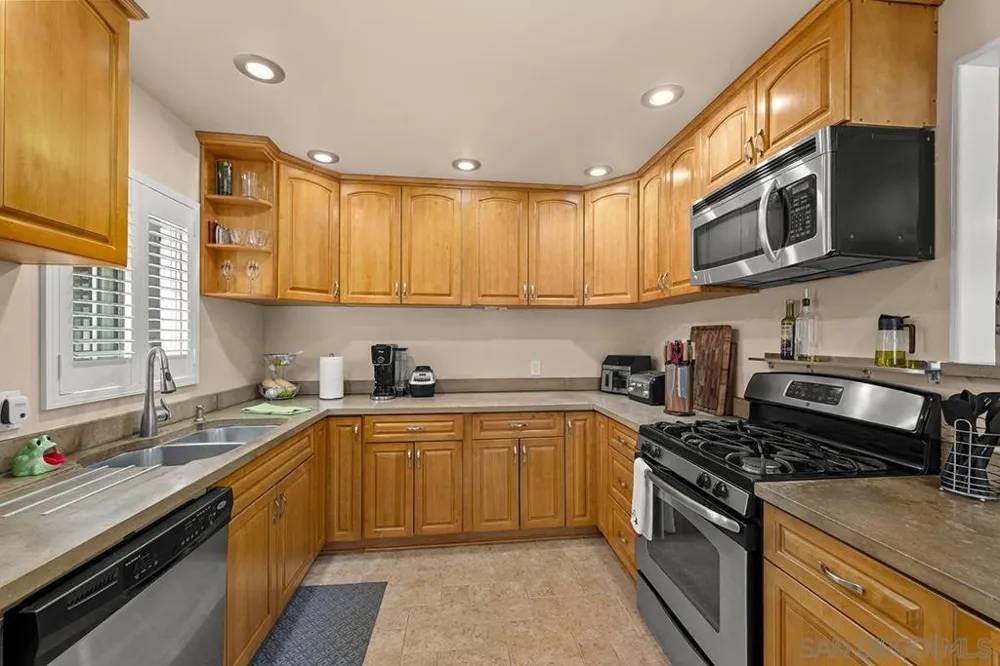 1157 Via Loma Vista El Cajon, CA 92019