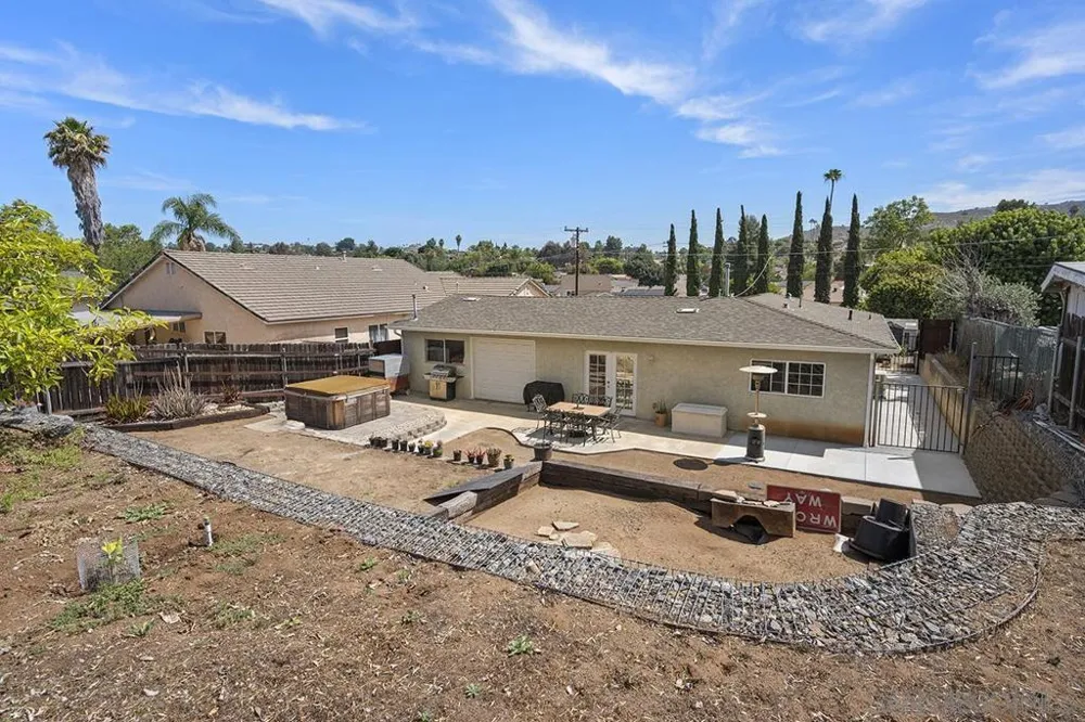 1157 Via Loma Vista El Cajon, CA 92019