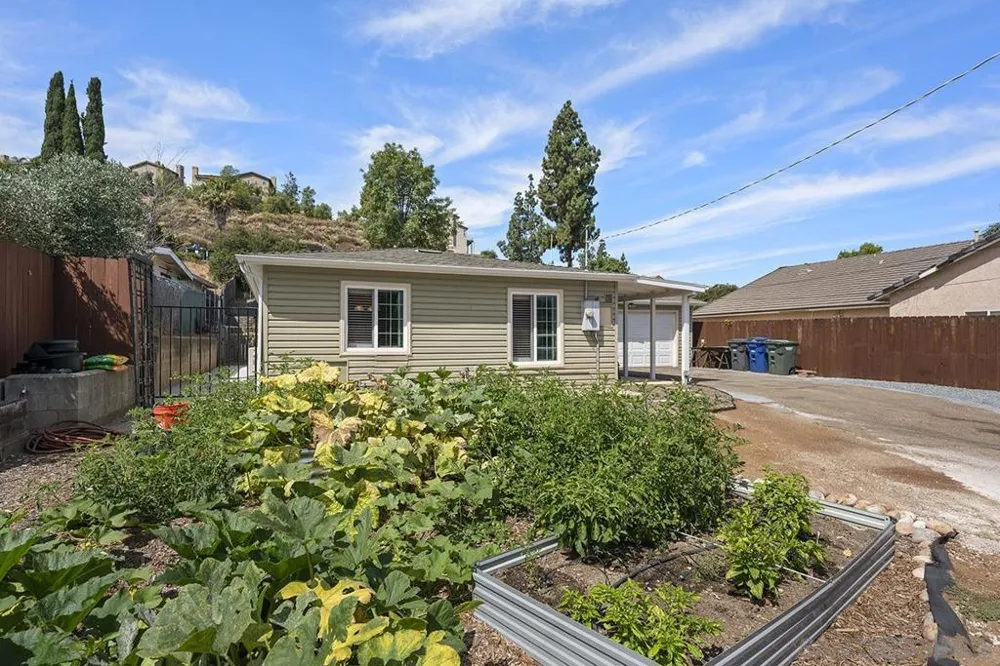 1157 Via Loma Vista El Cajon, CA 92019