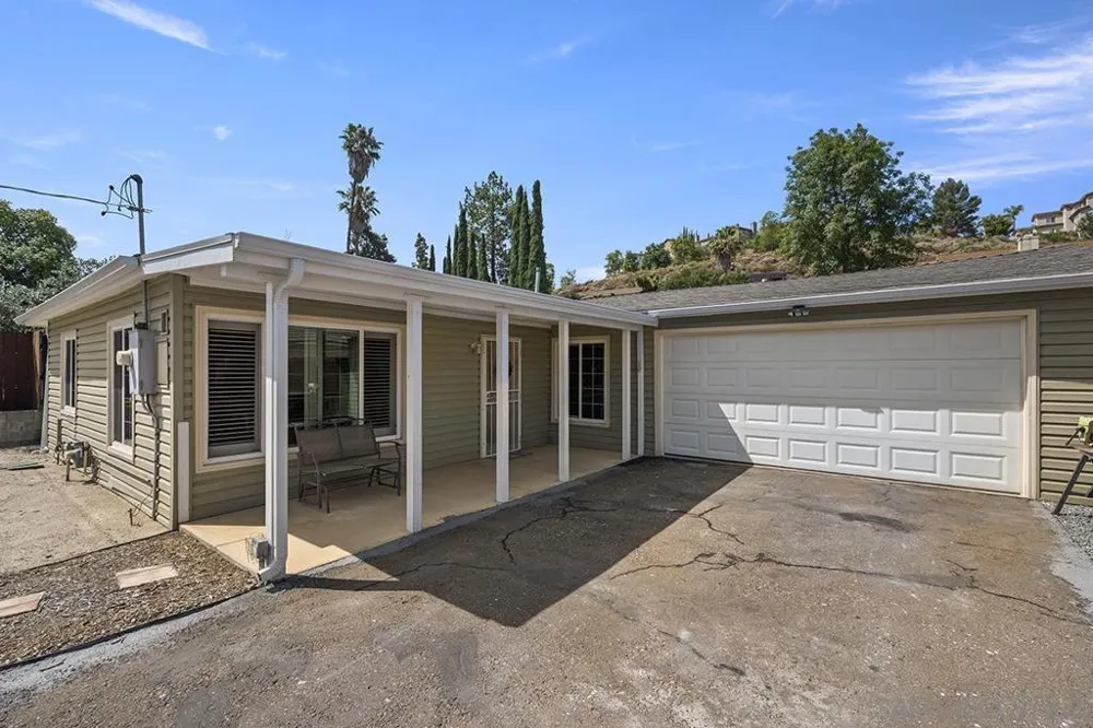 1157 Via Loma Vista El Cajon, CA 92019