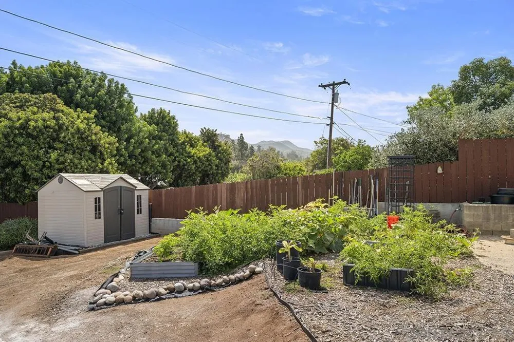 1157 Via Loma Vista El Cajon, CA 92019