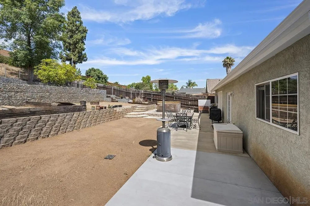 1157 Via Loma Vista El Cajon, CA 92019