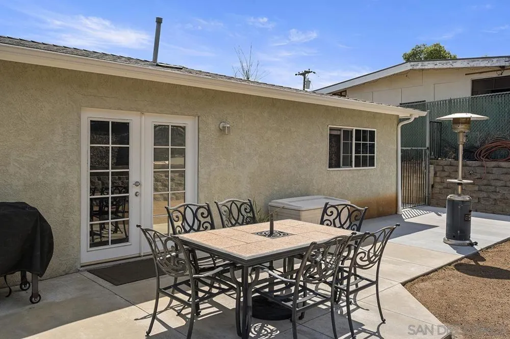 1157 Via Loma Vista El Cajon, CA 92019