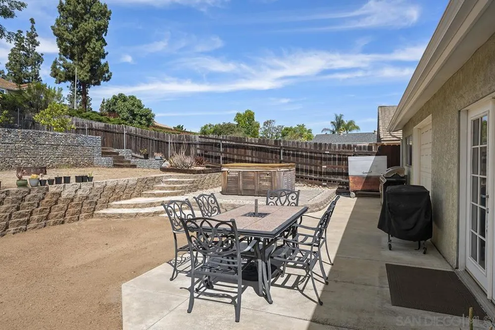 1157 Via Loma Vista El Cajon, CA 92019