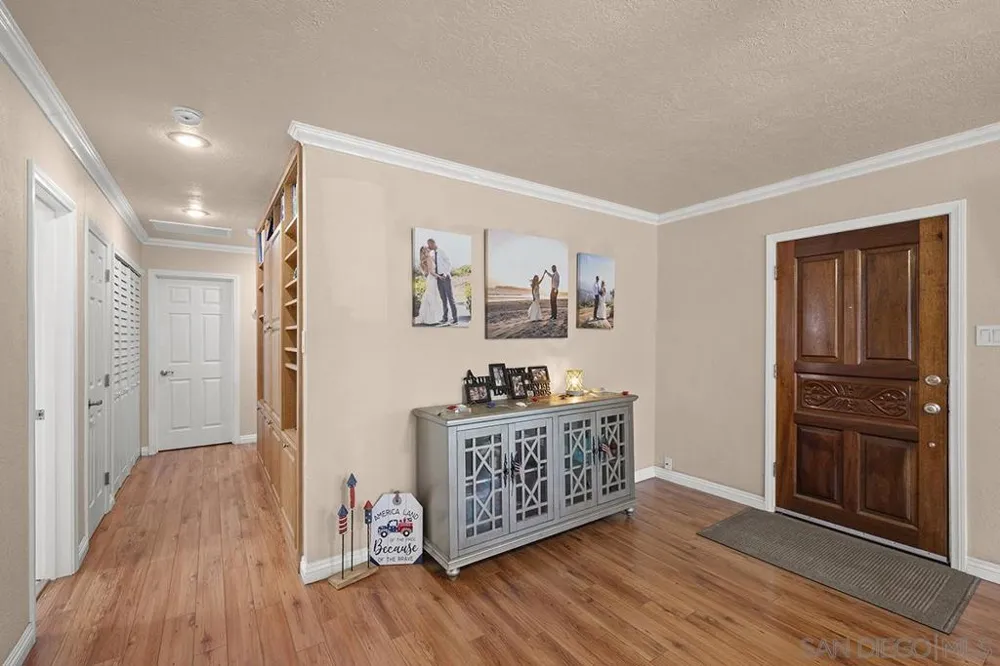 1157 Via Loma Vista El Cajon, CA 92019
