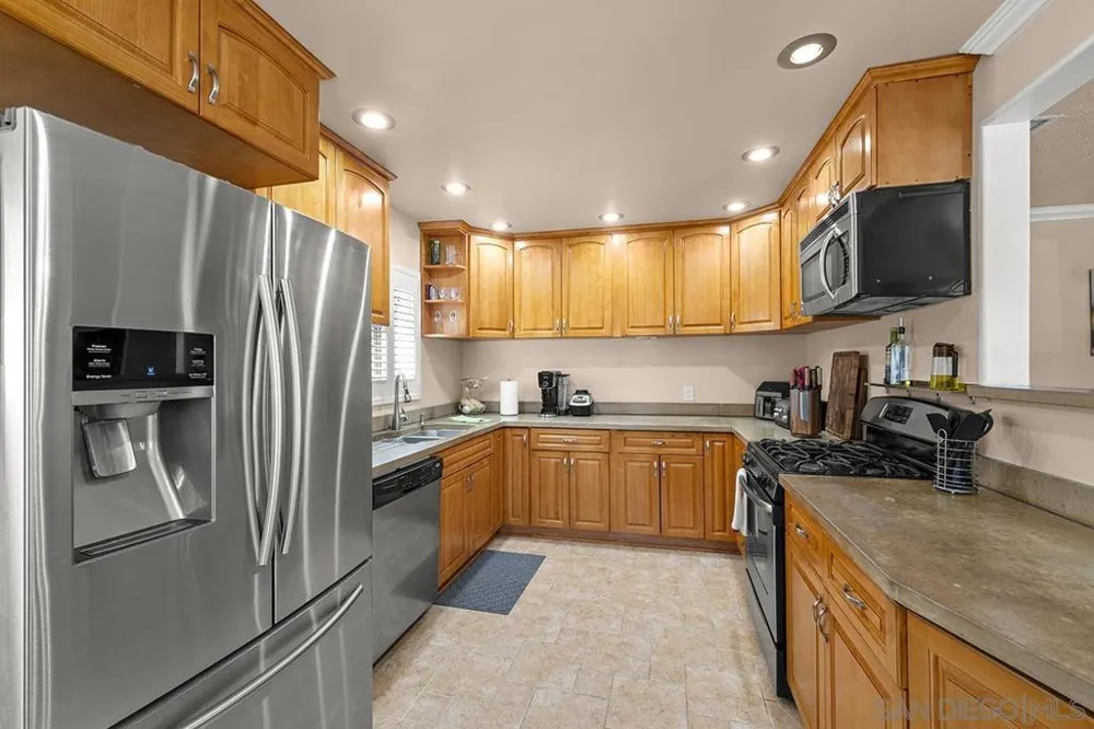 1157 Via Loma Vista El Cajon, CA 92019